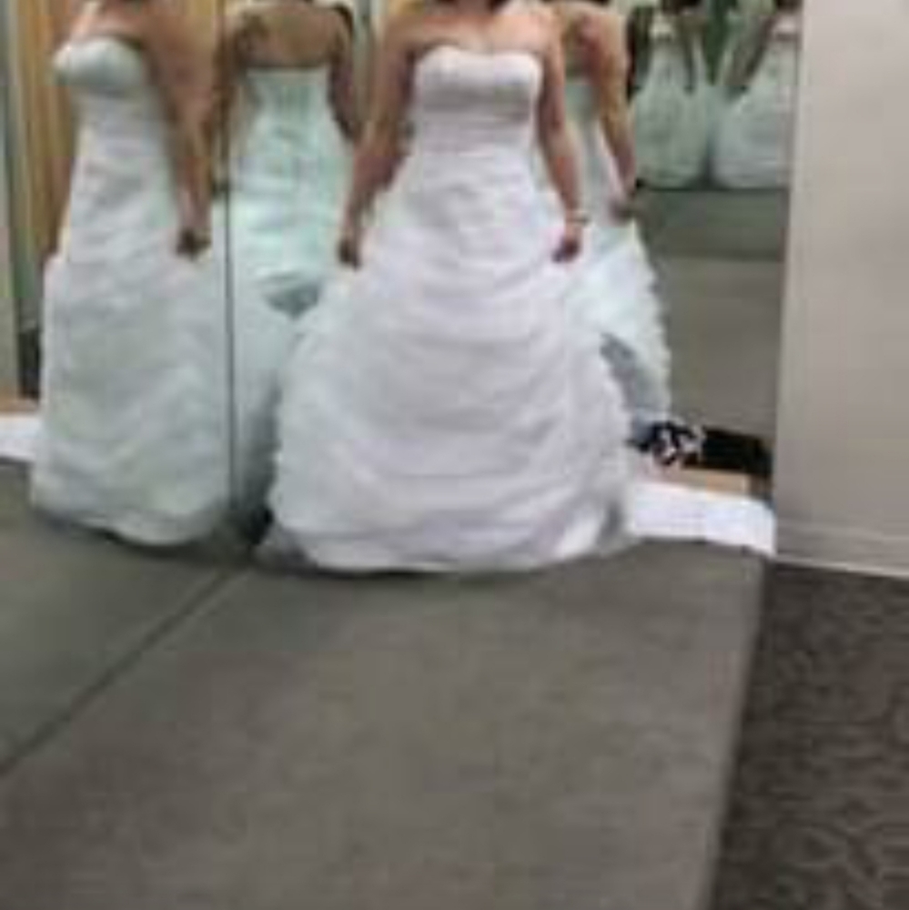 Beautiful new Belle gown wedding dress size 4